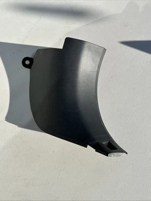 2015-2019 Subaru Outback OEM Panel de patada delantero inferior derecho 94060AL08A Foto 1 de 4