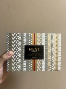 Nest New York Wand Diffusor Set mit Weihnachtsduft Nachfüller 0,7 Oz Neu im Karton - Bild 1 von 4