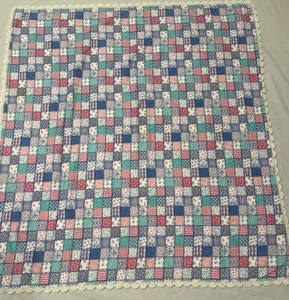 Handgefertigte gesteppte Fleece Baby Kleinkind Decke Quadrate gehäkelt Jakobsmuschel Kanten - Bild 1 von 16