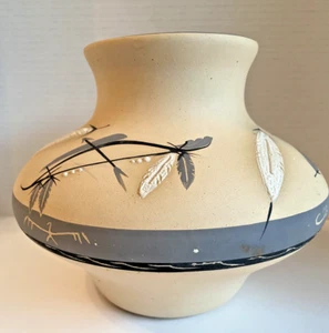 Piuma grigia FIRMATA #77-Desert Pueblo Pottery LG. Vaso Squatty~Crema GRIGIO BIANCO - Foto 1 di 13
