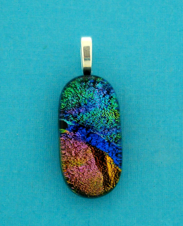 VIDRIO DICROICO OVALADO, MULTICOLOR, FIANZA PLATEADA Foto 1 de 1