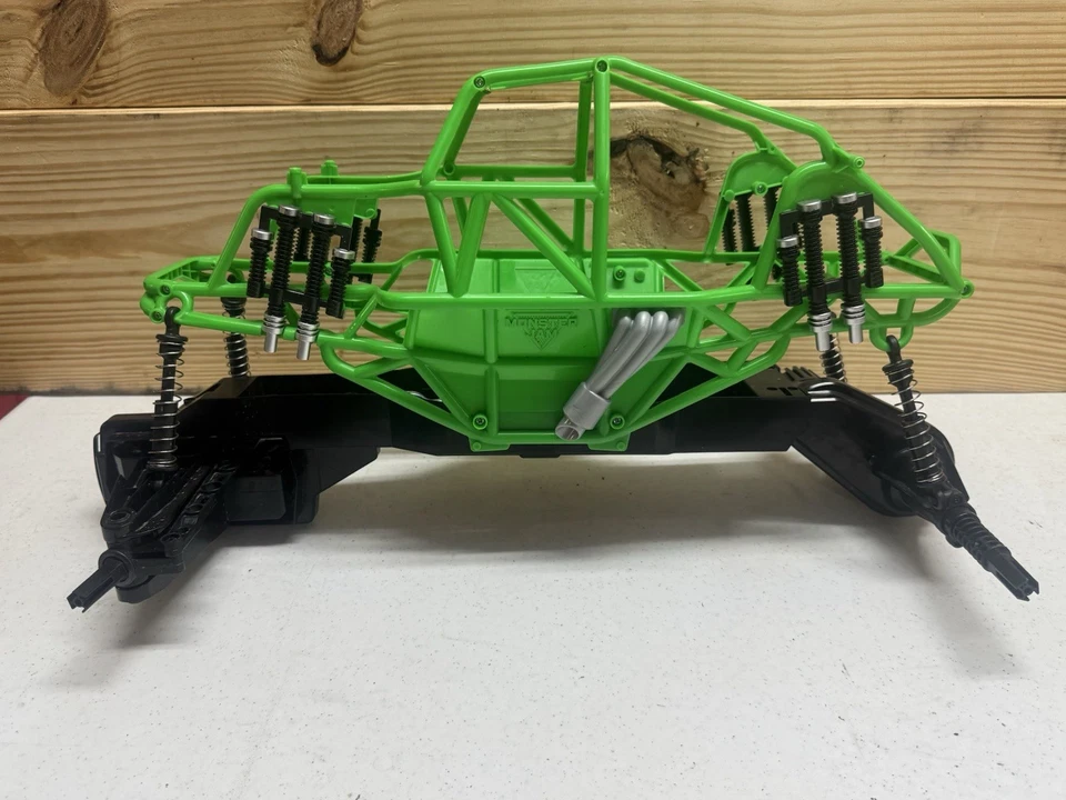 Monster Jam Mega Grave Digger RC Chassis Motor Rahmen Überrollkäfig Stoßdämpfer 1:6 - Bild 1 von 4