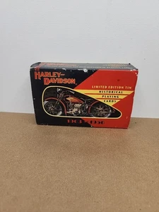 Carte da gioco Harley Davidson 1997 edizione limitata latta 2 mazzi vintage 1903-1950 - Foto 1 di 9