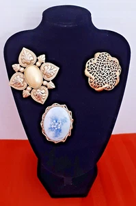 Broche Maltés Cruz de Corazones Imitación Perla, Broche Monet y Broche Pintado a Mano - Imagen 1 de 9