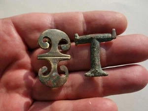 Römischer Bronze Buchstabe 'T',und Dekoration gehört zum Militär - Legionärsgürtel - Montierung - Bild 1 von 4