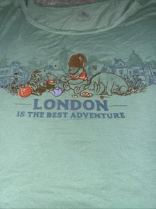 Camicia Disney Parks Epcot Londra Inghilterra classica Winnie The Pooh media morbida - Foto 1 di 7