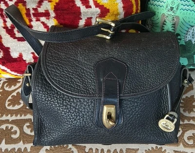 Vintage Dooney & Bourke Arrowhead Essex pebbled leather shoulder cross body blk - Image 1 of 4