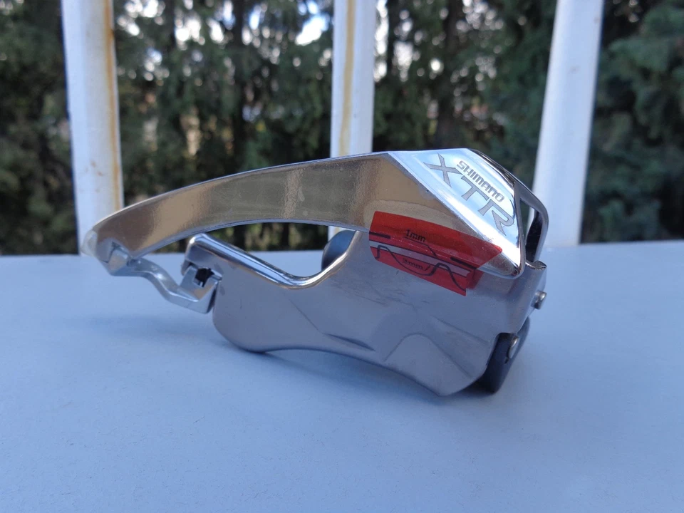 +++NEW OLD STOCK+++ SHIMANO XTR FD-M950 Front Derailleur 28.6 (fd-m951 fd-m952) - Immagine 1 di 4