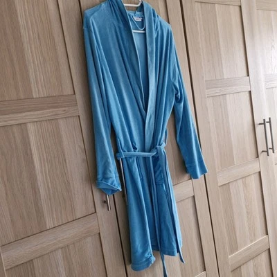 Kurzbademantel mit Kapuze  gebraucht gr  40 /42  - Bild 1 von 3