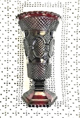 Jarrón de vidrio rubí ornamentado con patas colección Cape Cod Avon 8" de alto Foto 1 de 4