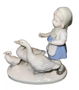 Vintage Large Porzellan Porcelain Figurine West Germany Girl With 3 Geese - Picture 1 of 6