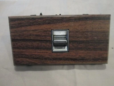 Interruptor interior viuda Cadillac Seville 1976-1979 1697167 Foto 1 de 4