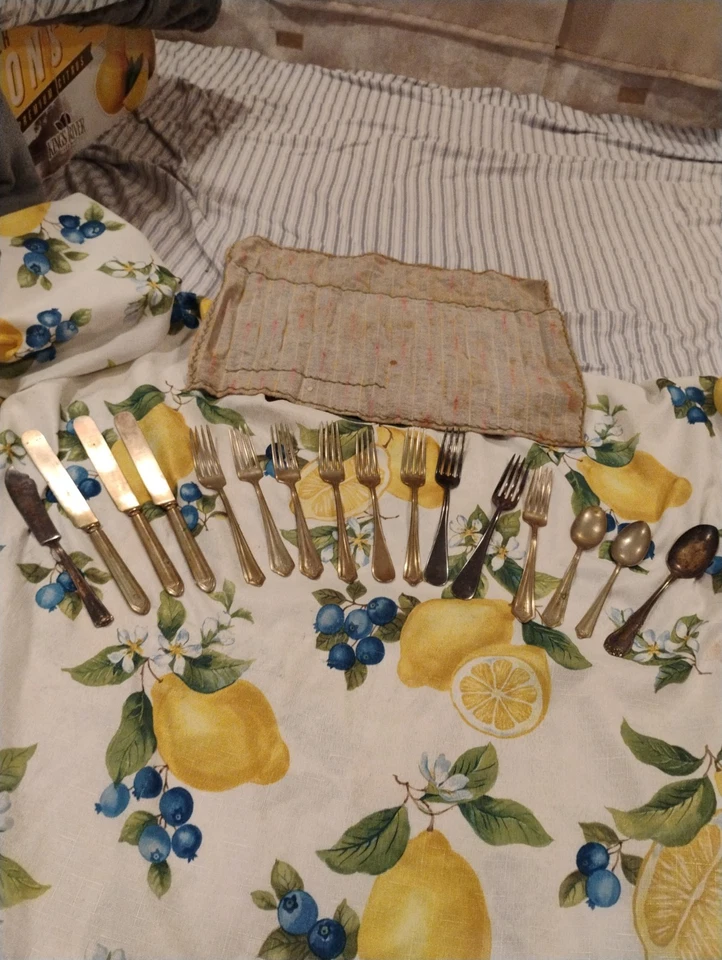 Cubiertos planos plateados vintage Foto 1 de 1