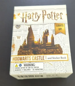 Harry Potter Castillo de Hogwarts 2018 y libro de pegatinas: ¡se ilumina! (RP Minis) - Imagen 1 de 6