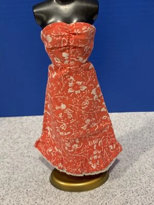 芭比复古 1977 年百思买红色/白色花卉迷笛连衣裙无肩带 # 9619 — 第 1/4 张图片