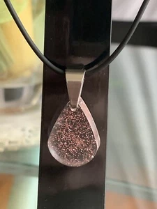 Collana Filo Di Caucciù Nero Con Ciondolo a goccia in resina - Handmade - Foto 1 di 5