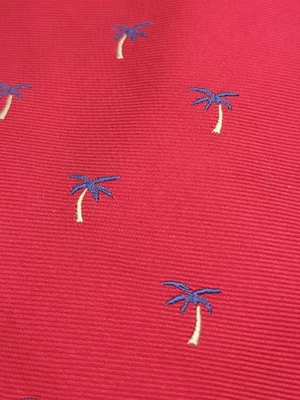 Roundtree & Yorke Collegiate 领带红色带蓝色棕榈树设计 100% 真丝 — 第 1/4 张图片