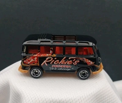 Antigo Matchbox 2000 Volkswagen VW Transporter 1:58 Richie's Pizzeria preto fundido - Imagem 1 de 4