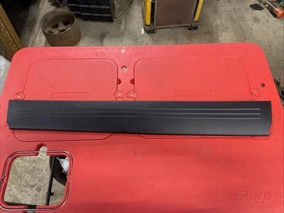 Cubierta de moldura trasera izquierda Dodge Grand Caravan 2011-2020 0ZR35DX9AF A+ Shel Foto 1 de 4