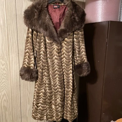 Maxi Abrigo De Colección Años 70’s Piel Sintética Para Mujer’s L Marrón Chevron Onda Borde Peludo INGLATERRA Foto 1 de 4