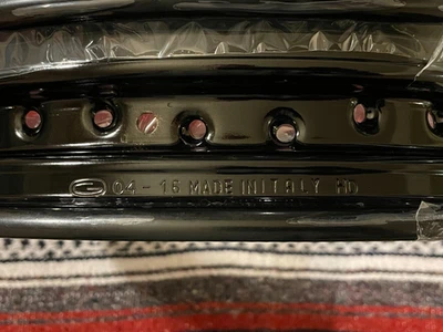 SOLO LLANTA HARLEY-DAVIDSON, LCD WHL, LLANTA NEGRA, 19X2,5 PN 41426-07 NOS Foto 1 de 4