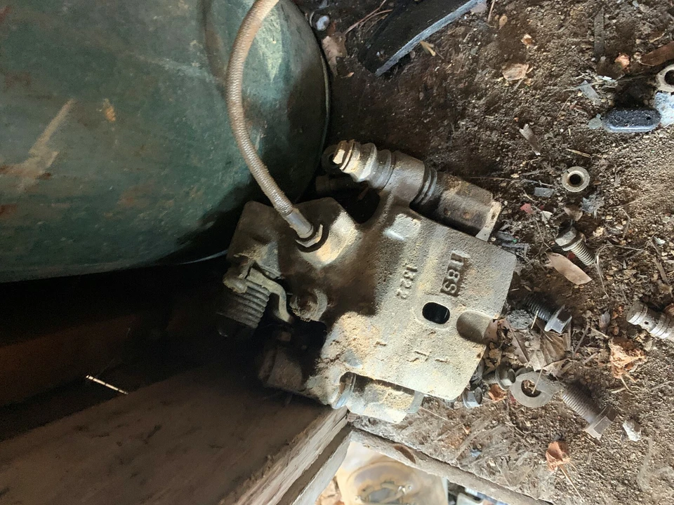 90-94 Eclipse Talon Laser 2.0 TURBO N/T LH Rear Brake Caliper Fwd - Image 1 of 1