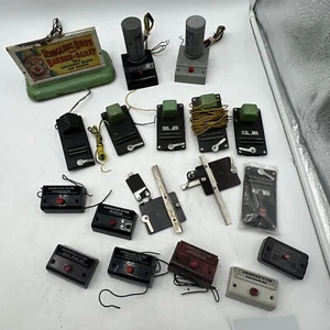 AMERICAN FLYER S GAUGE 704 706 UNCOUPLERS, BUTTONS, WHISTLES - LOT OF 19 - Picture 1 of 21