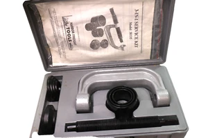 Harbor Freight 3-In-1 Service Kit Model 38335 Ball JoinMost 2WD and 4WD Vehicles - Bild 1 von 4