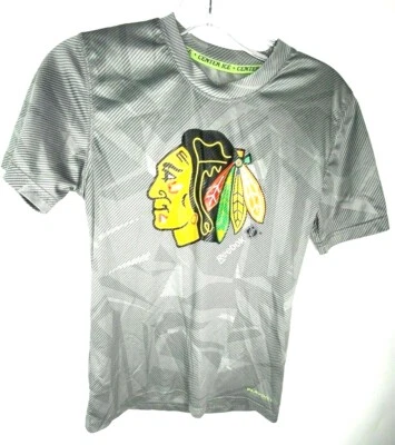 Reebok NHL Center Ice Chicago Blackhawks Activewear Boy's Top .Size Boy's 10/12 - Image 1 of 4