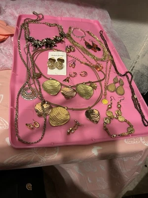 Lote de bijuterias com tons dourados e tons de latão lindas brilhantes - Imagem 1 de 4