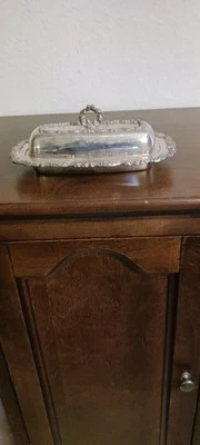 Plato de mantequilla vintage Oneida EE. UU. plateado con tapa e inserto de vidrio. En muy buena condición Foto 1 de 4