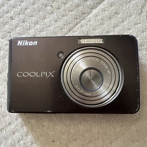 nikon coolpix digital camera S520 Spares Or Repairs Untested - Picture 1 of 5