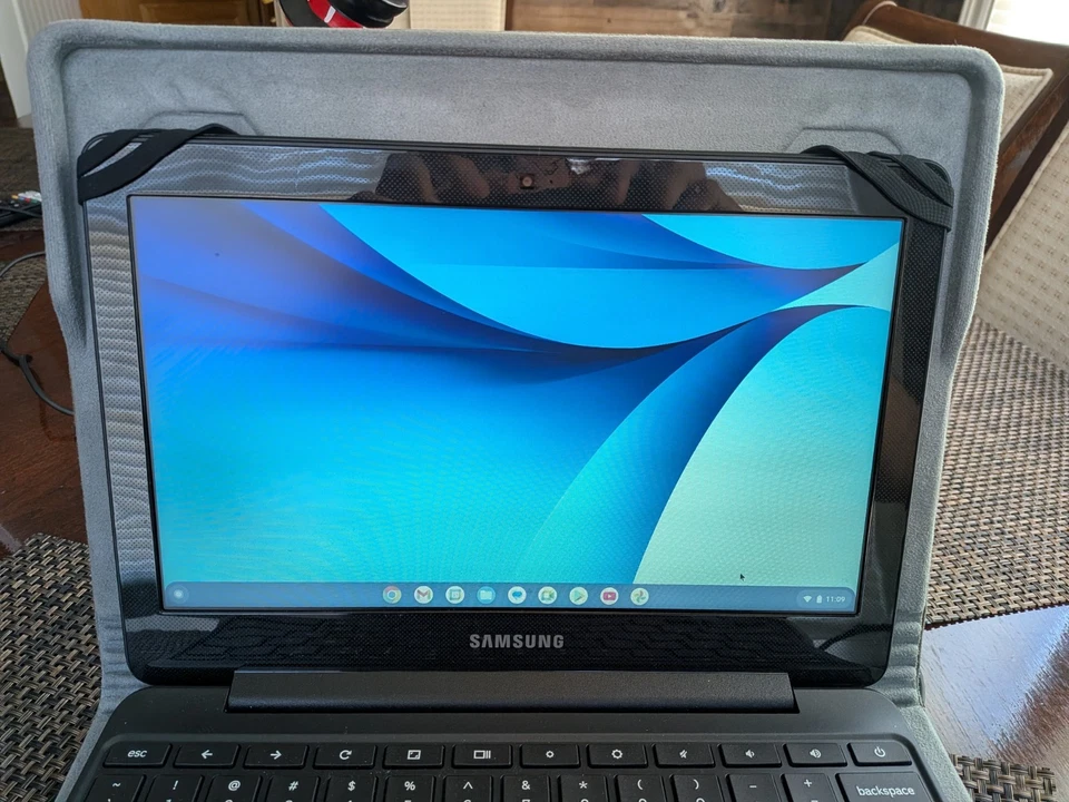Samsung Chromebook XE500C13 - K04US 4GB - Negro (CON FUNDA Y CARGADOR) Foto 1 de 4