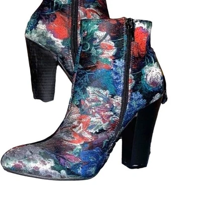 Ботинки Liliana с цветочным рисунком размер 7,5 - Изображение 1 из 4