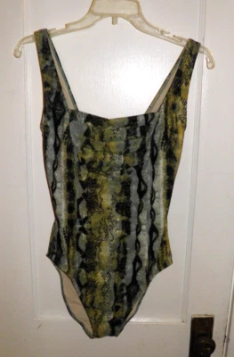 Traje de baño Shape FX talla 10T alto de una pieza negro/gris/verde estampado de piel de serpiente Foto 1 de 4
