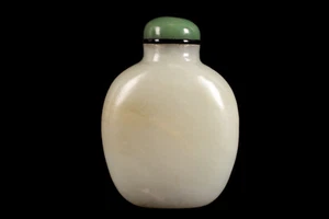 Eine feine antike Snuff Bottle aus weißer Hetian - Jade, China, 19. Jh., Qing - Bild 1 von 8