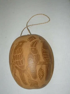 HOLZKUGEL ORNAMENT COSTA RICA VÖGEL UND PAPAGEIEN GRAFIK VINTAGE - Bild 1 von 5