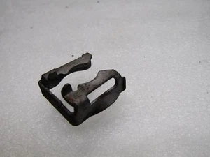 Mercedes E Klasse 98-00 2.4 V6 M112 E240 Benzin Einspritzdüse Clip Halterung Feder - Bild 1 von 3