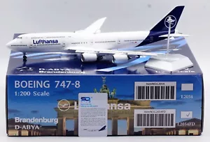 SQ Wings 1:200 Lufthansa Boeing 747-8 modello aereo pressofuso D-ABYA alette giù - Foto 1 di 16