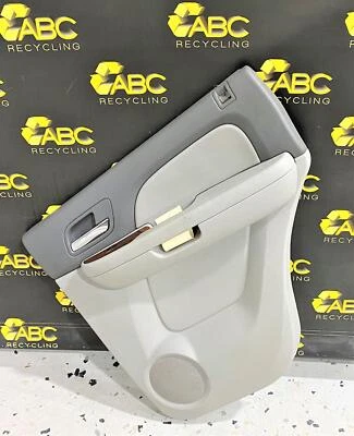 Painel de acabamento de porta traseira direita GMC Yukon Tahoe 2007-2009 titânio - Imagem 1 de 4