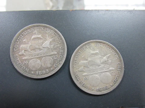 Pair Columbian Commemorative Silver Half Dollars 1892  Q3C7 Cover