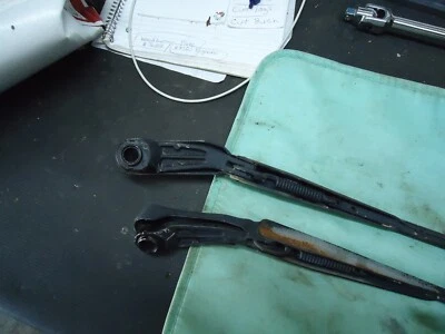 Brazos limpiaparabrisas Dodge Durango 1998 OEM - Usado (juego de 2) Rt. & Lt. Foto 1 de 4