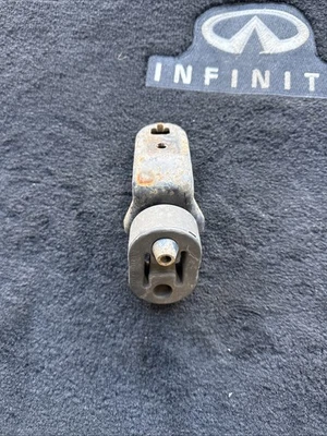 2009 - 2013 年 INFINITI G37 EXHAUST 管管绝缘橡胶饥饿带支架原始设备制造商 — 第 1/4 张图片