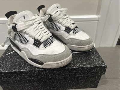 Talla 7 (GS) - Jordan 4 Retro Medio Militar Negro Foto 1 de 4