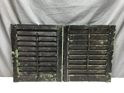 Par de persianas de ventana de madera antiguas negras 17x20 envejecidas de colección 1840-23B Foto 1 de 4