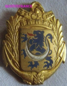 IN23393 - INSIGNE 33° Compagnie de Camp, SISSONNE, croissant gravé, bleu foncé - Picture 1 of 2