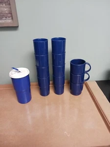 8 Tupperware #2413 - 12 Unzen Trinkbecher BLAU 3 Tassen 1 Shaker  - Bild 1 von 6