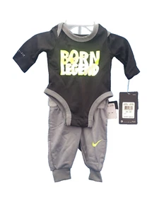 Nike Conjunto Recién Nacido "Leyenda Nacida" Bebé Conjunto Nuevo en Caja 2 Piezas Mono + Pantalones - Imagen 1 de 8