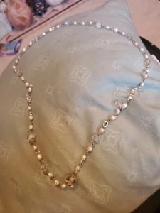 Silberfarbene und künstliche Perlenkette mit Glasperlen und Kunstkristallen♡ - Bild 1 von 3