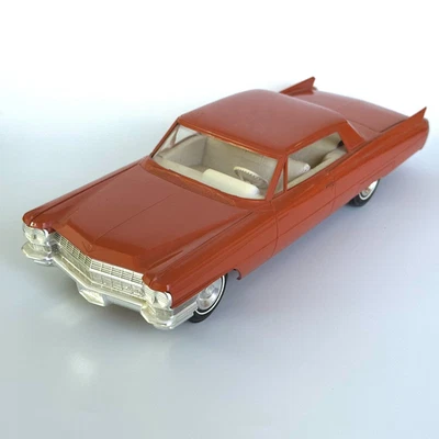 Coche de fricción Jo-Han 1964 Cadillac Coupe de Ville promocional - marrón rojizo Foto 1 de 4